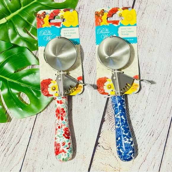 The Pioneer Woman Other - The Pioneer Woman Stainless Ice Creak Scoop Floral Set NEW